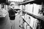 6776-0002 Westervoort. Inruimen nieuwe bibliotheek, 13-11-1979
