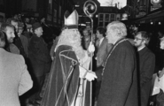 9357-0001 Korenmarkt. Sinterklaas en burgemeester Drijber, 03-12-1980