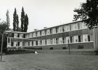 729 Exterieur gebouw te Arnhem, 08-08-1968