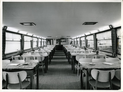 809 Interieur van restaurant op passagiersschip van Feenstra Rotterdam, 1950-1970