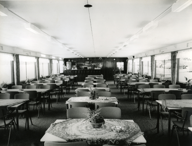 821 Interieur van een restaurant op een passagiersschip, 1950-1970