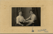 12-0001 Heintje en Johanna de Geest, 1911