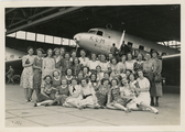 158-0008 Groepsfoto voor DC 2 op Schiphol, 1939