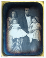 187 Foto van een Daguerrotypie van het echtpaar Stoeller-Fortmeijer en hun dochters Margaretha Jacoba en Jacoba ...