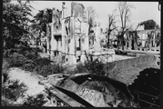 66-0003 Foto van een kapotgeschoten gebouw, ca. 1940-1945