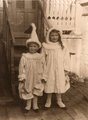 139a-0090 Bella Virginie en René Paul Wirix in carnavalskostuum, ca. 1910