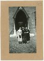 5-0051 Jenny Cochius met oom Rudy Cochius en zijn dochter Helene voor de Ridderzaal, 1936