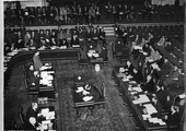 45 Jeugd woont gemeenteraadszitting bij, 04-04-1952