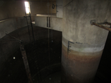 10029 binnenkant watertoren zicht naar trap aan het Fabriekslaantje bij de Echteldsedijk, 12-12-2012