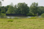 1007 drijvende stuwen defensiehavenaan Klingelbeekseweg de overkant van de Rijn (vanuit Meinerswijk), 22-07-2004