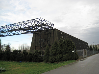 10726 Depot De Klef, met de monumentale goederen-loopkraan en magazijn kraanbaan en silo, 23-03-2009