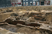 1108 restanten van oude vestingwerken (bogen) tussen (nu) de Nieuwe Oeverstraat en de Oude Oeverstraat, 31-08-2011