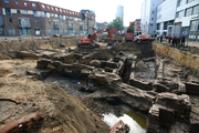 1113 restanten van oude vestingwerken tussen (nu) de Nieuwe Oeverstraat en de Oude Oeverstraat, 31-08-2011
