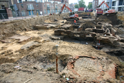 1115 restanten van oude vestingwerken (bogen) tussen (nu) de Nieuwe Oeverstraat en de Oude Oeverstraat, 31-08-2011