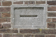 11791 gedenksteen in muur gemaal Poederoyen, 12-05-2005
