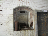 11855 gemetselde nis in muur van de Batterij onder Poederoijen/fort, 17-07-2012