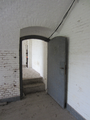 11860 ruimte in de Batterij onder Poederoijen/fort met odenstaande deur, 17-07-2012