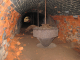 1856 binnenkant ring-/of vlamoven, luchtkanaal, met afsluiter (klok) steenfabriek De Bunswaard, 26-01-2011