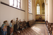 1960 ruimte naar kapel met links heiligenbeelden en bijbelse voorstellingen Sint-Martinuskerk Baak, 22-07-2010