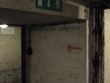 214 muur met opschrift 'niet op de muren schrijven bunker aan de Loolaan Apeldoorn, 29-01-2007