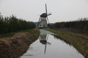 2676 molen De Marsch in landschap, 19-09-2009