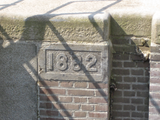 350 steen met opschrift 1882 bij sluis Vaassen, 17-04-2008