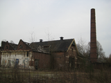 37 vervallen textielfabriek aan de Hofstraat met rechts de schoorsteen, 22-02-2012