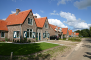 391 huizen/twee onder een kap met tuin, in de metaalbuurt , gerestaureerde wijk in Apeldoorn, o.a. bij de hoek ...