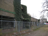 42 vervallen textielfabriek aan de Hofstraat met opschrift verzamelgebouw , 22-02-2012