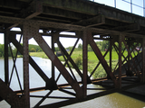 4557 onderkant kraanbrug vermoedelijk in welijzer (smeedijzer) uitgevoerd spoorbrug Diefdijk, 02-06-2010
