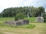 5063 bunkers in het landschap aan de Diefdijk, 08-07-2011
