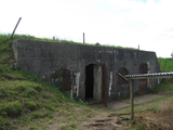 5066 entree bunker in het landschap aan de Diefdijk, 08-07-2011