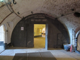 5118 ruimte in fort Asperen met opschrift op muur, 12-09-2012