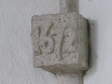 5815 detail van ingemetselde steen met opschrift (rampjaar) 1672 ruïnekerk Ammerzoden, 22-07-2010