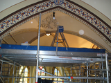 5980 detail van afdeeldingen op plafondgewelf en rand en steiger eronder Pancratius kerk, 26-03-2007