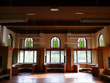6480 bovenlichten in de tweede bouwlaag, voorzien van glas-in-lood in geometrische patronen Marienbosch, 09-05-2012