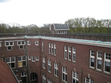 6492 van bovenaf zicht op kapotte daggoot en deel van zijvleugel met ronde dakkapel Marienbosch, 18-04-2012