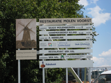 7461 bord van de aannemer bij molen Van Hal Voorst, 18-06-2009