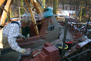 886 metselwerk koepelgewelf met vakman/persoon ijskelder, 10-12-2008