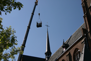 9182 plaatsen van de haan op de kerktoren van de R.K. kerk O.L. Vrouw Visitatie door gedeputeerde Van der Kolk ...