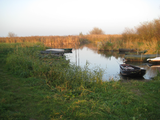 9403 Rijnstrangengebied, rivier met sloepenboten tussen Pannerden en Zevenaar, 09-11-2011