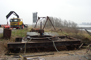 9457 overblijfsel onderstel/cabine op rails, 11-02-2005