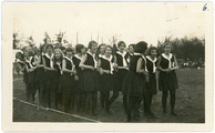 28 Meisjes wachten tot ze kunnen sporten, 1928-1935