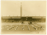 29 Sporters doen gymnastiekoefeningen in het Olympisch Stadion, 1928-1935
