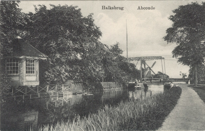 65; Gezicht op Abcoude in de omgeving van de Hulksbrug