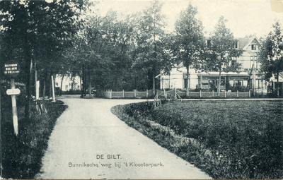  De Oude Bunnikseweg met de villa’s Rosenegg en Hotel Kloosterpark