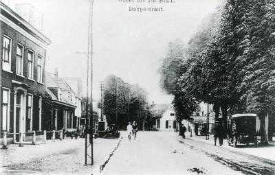  De Dorpsstraat in westelijke richting