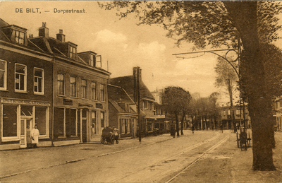  De Dorpsstraat in westelijke richting