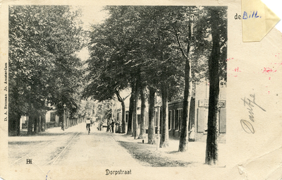  De Dorpsstraat in oostelijke richting