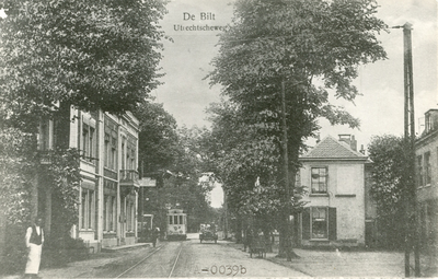  De Dorpsstraat in oostelijke richting nabij Hotel Nas